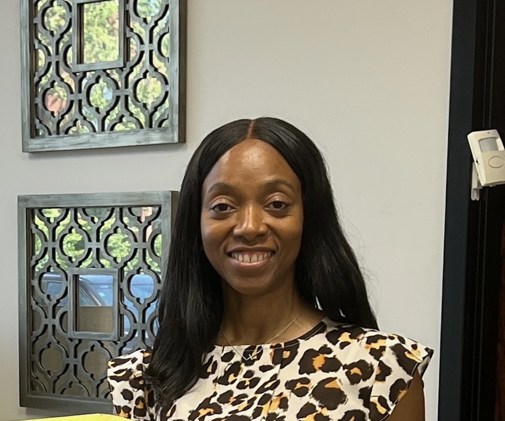 Elnora - Tutor Image